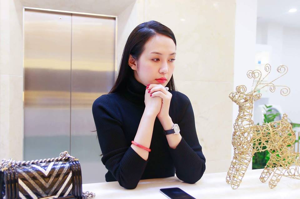Ít ai ngờ, bà xã Tuấn Hưng có loạt đồng hồ tiền tỷ đắt đỏ cỡ này Ít ai ngờ, bà xã Tuấn Hưng có loạt đồng hồ tiền tỷ đắt đỏ cỡ này